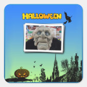 老人の仮面、魔女と飛んでいるハロウィーンのカボチャのちょうちん スクエアシール (正面)