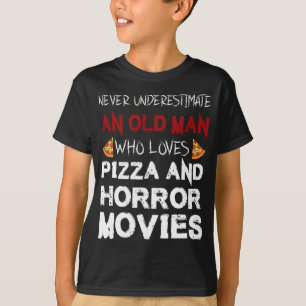 老人はピザとホラー映画ホラー映画が大好き Tシャツ
