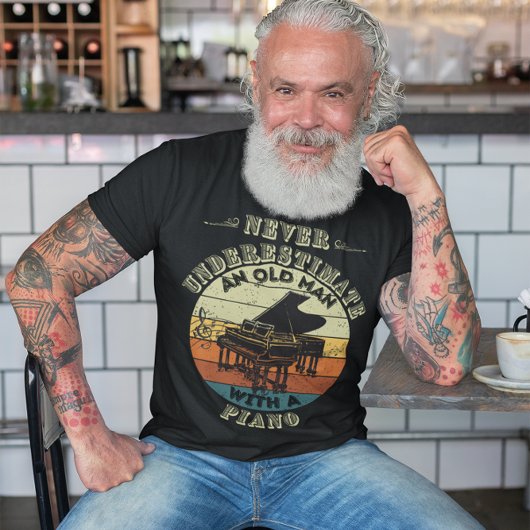 老人を過小評価しない – ピアノ Tシャツ