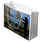 老人魚釣り退職抱き枕 ラージペーパーバッグ (正面アングル)