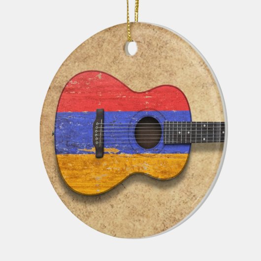 老化させ、擦り切れたなアルメニアの旗のアコースティックギター セラミックオーナメント (左)