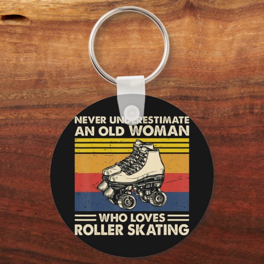 老婆がローラースケートを愛していることを決して過小評価しない キーホルダー (正面)