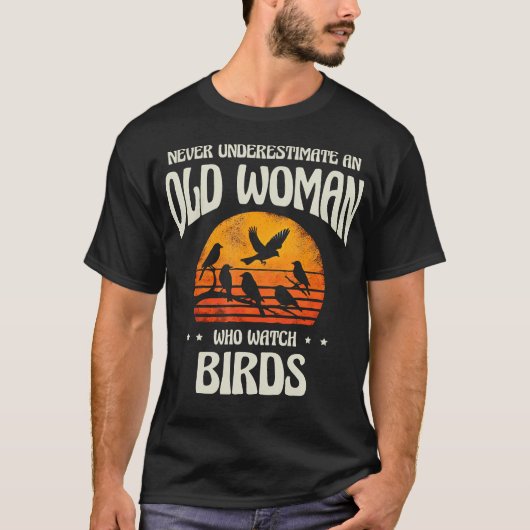 老婦人の鳥観察愛を過小評価するな Tシャツ (正面)