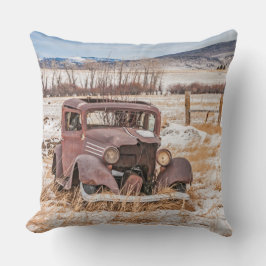 老朽化した古い乗り物、冬、田舎、山 クッション