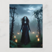 老朽化した庭に住む魔法のような不気味な魔女 ポストカード (正面)