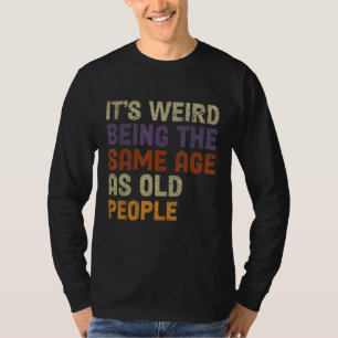 老風変わり人と同じ年だおもしろい Tシャツ