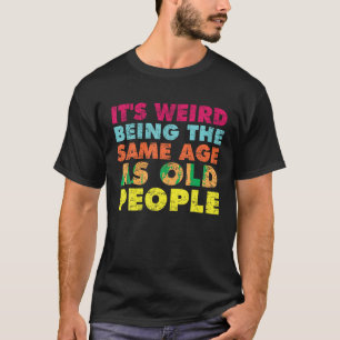 老風変わり人と同じ年だおもしろい Tシャツ
