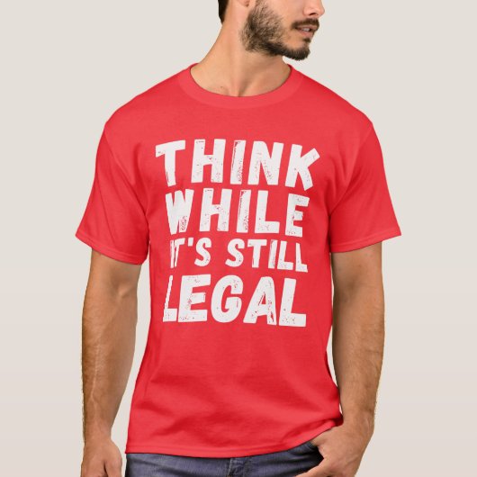 考えまだ法律的だが、保守的おもしろい Tシャツ (正面)