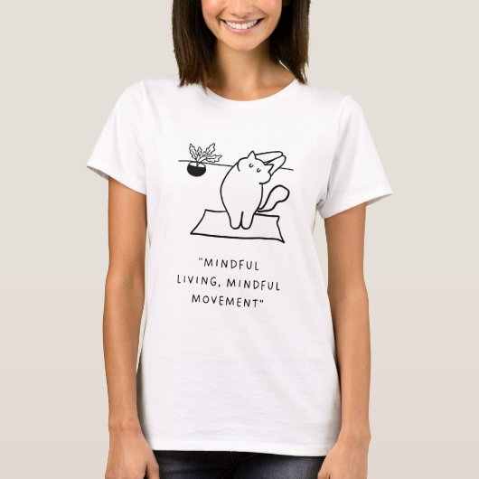 「考え深い生き方、考え深い動き」 | ヨガキャット Tシャツ (正面)