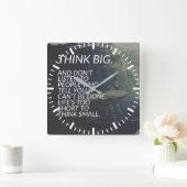 考えBIG – 言葉感動的 スクエア壁時計 (ホーム)