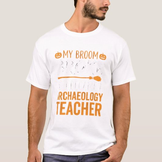 考古学教師のハロウィンの箒が壊れた Tシャツ (正面)