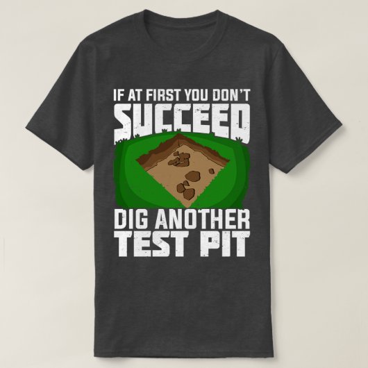 考古学者の考古学現場技術者の贈り物 Tシャツ (デザイン正面)