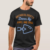 考古学者はこてと誤りで学ぶ Tシャツ (正面)