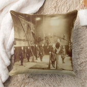 耳が聞こえなく、物の言えない施設の女の子の体育館、 クッション (ブランケット)