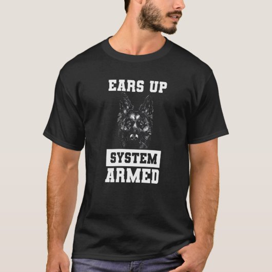 耳を立ててシステムを作動させるジャーマンシェパード Tシャツ (正面)