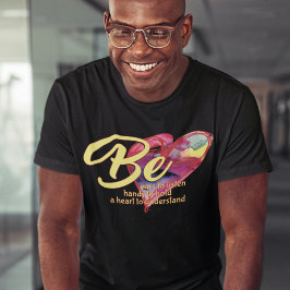 耳を聞き、手を握り、ハート Tシャツ