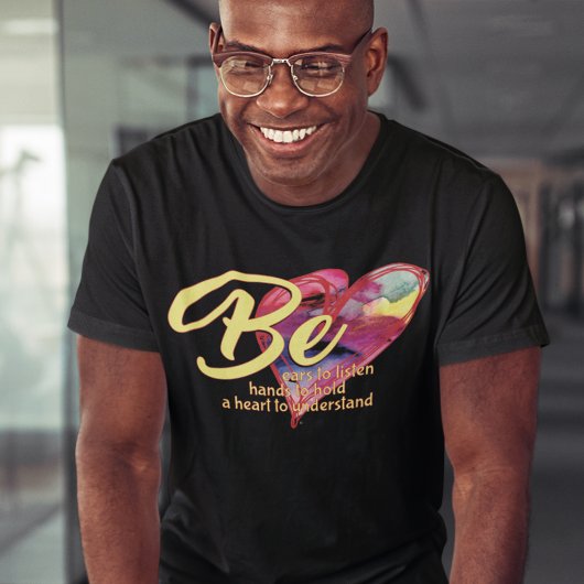 耳を聞き、手を握り、ハート Tシャツ