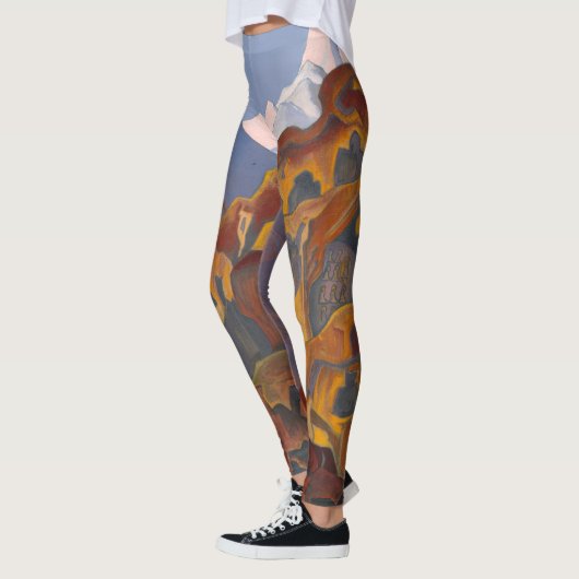 聖なる洞窟、1932年ニコラスローリヒ レギンス (左)