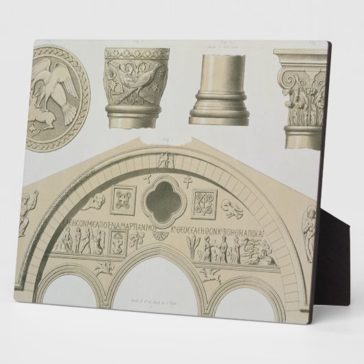 聖の彫刻されたアーチと柱の詳細。 フォトプラーク (側面)