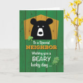 聖パトリックの日に隣人の熊とシャムロック カード (黄色い花)
