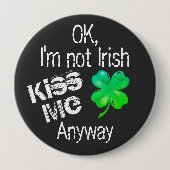 聖パトリックの日のキス私はアイリッシュシャムロックではない 缶バッジ (正面)