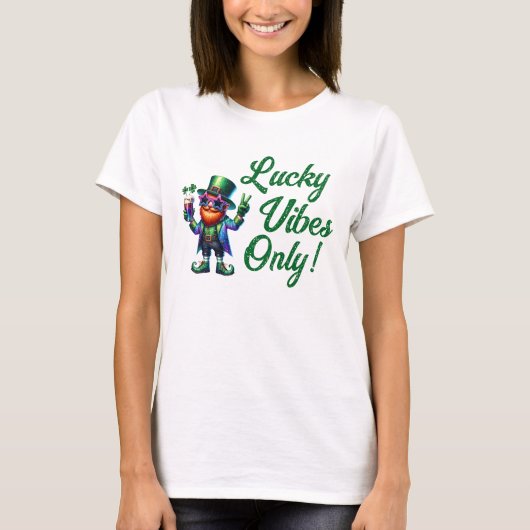 聖パトリックの日のラッキーヴァイブのみ Tシャツ (正面)