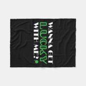 聖パトリックの日は運が良くなりたい フリースブランケット (正面(横))