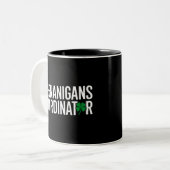 聖パトリックの日シェナニガン・コーディネーター ツートーンマグカップ (正面左)