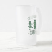 聖パトリックの日 – シェナニガンズスクワッド フロストグラスビールジョッキ (正面右)