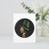 聖パトリックの日 – シャムロックイヤリングを持つ女の子 ポストカード (スタンド正面)