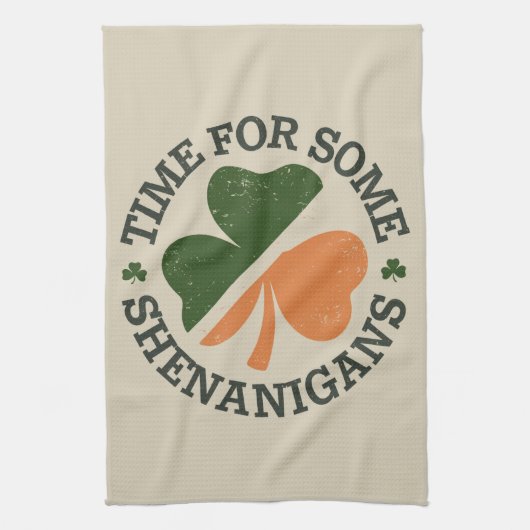 聖パトリックの時間の一部のシェナニガンスクローバー キッチンタオル (縦)