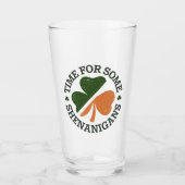 聖パトリックの時間の一部のシェナニガンスクローバー タンブラーグラス (正面)