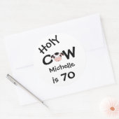 聖パーソナライズされた牛第70誕生日ステッカー ラウンドシール (封筒)