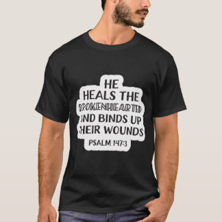 聖書の一節 詩篇147:3 Tシャツ