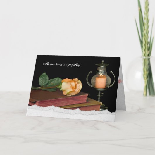 聖書の上のオレンジ色のバラ カード (正面)