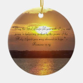 聖書の引用文のロマンの15:13のオーナメント セラミックオーナメント (正面)