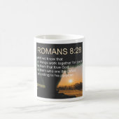 聖書の節マグデー13, ROMANS 8:28 コーヒーマグカップ (中央)