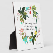 聖書の聖句アートを励ます – ローマ8:37 フォトプラーク (側面)