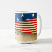 聖書の詩篇33:12ヴィンテージアメリカ国旗のマグカップ コーヒーマグカップ (正面右)