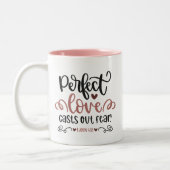 聖書の詩✝️完全な愛が恐怖を追い出す ツートーンマグカップ (左)