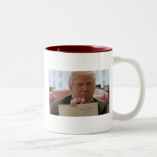 聖書を- 11ozツートーンコーヒー握っているドナルド・トランプ ツートーンマグカップ