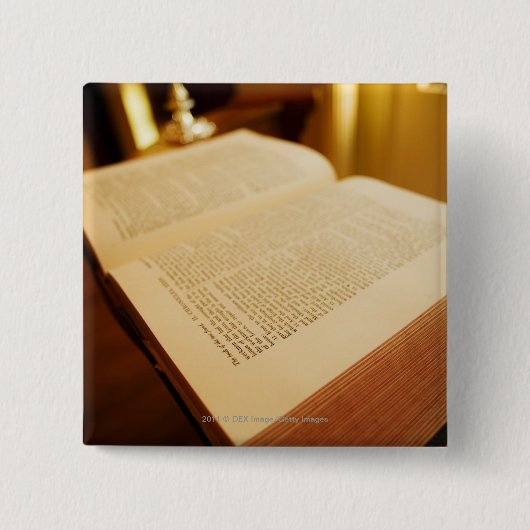 聖書 缶バッジ (正面)