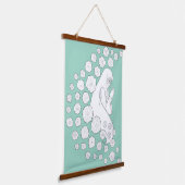 聖母マリアとバラ – 白黒 –  吊り下げ型タペストリー (傾斜あり)