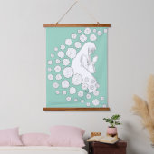 聖母マリアとバラ – 白黒 –  吊り下げ型タペストリー (寝室)