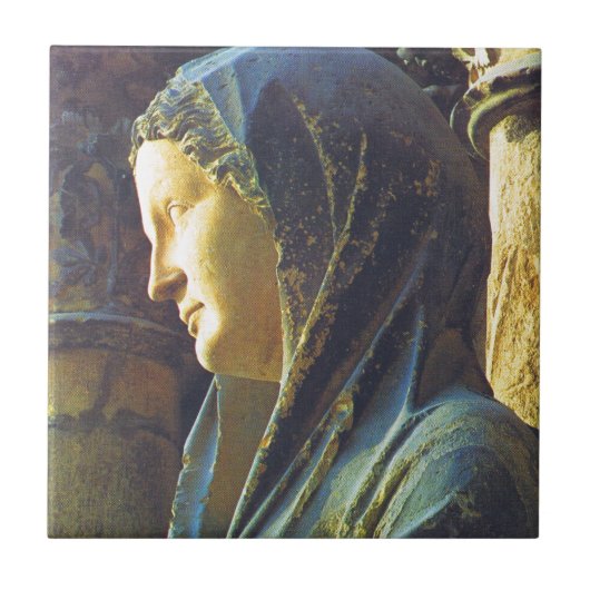 聖母マリアの彫像 タイル (正面)