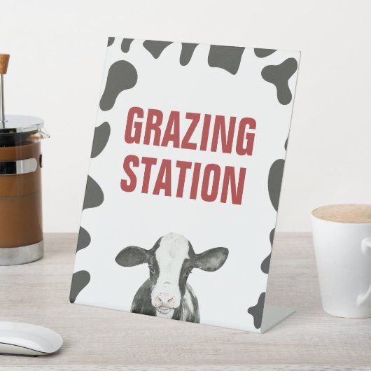 聖牛の最初の誕生日の放牧ステーション食の看板 台座サイン (インサイチュ)