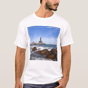 聖者のThiruvalluvarの彫像 タミル・ナードゥ州、インド Tシャツ