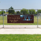 聖降誕祭に詳しい男女がまだ彼を探している 横断幕 (インサイチュ)