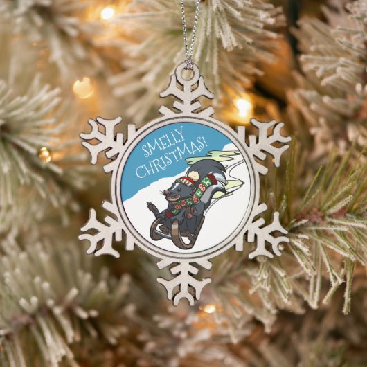 聖降誕祭の臭い！スリングされたクリスマス漫画の上でスカンク スノーフレークピューターオーナメント (ツリー)