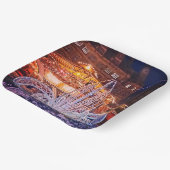 聖降誕祭の装飾、タウンホールの前 ペーパープレート (傾斜あり)